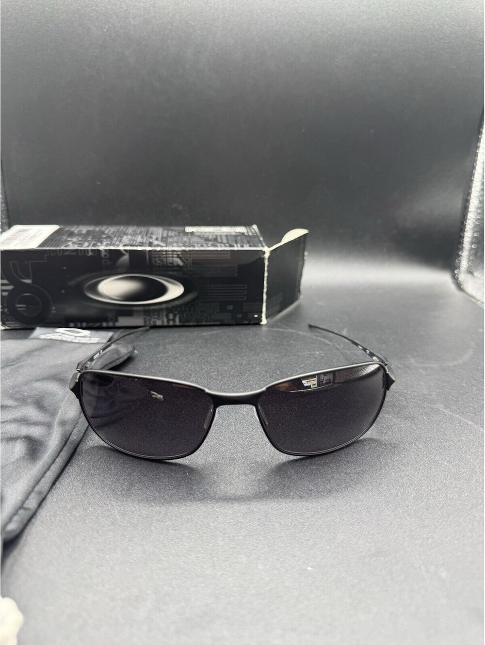 Oakley Conductor 8 Matte Black/Black Iridium Polarized Lenses OO4107-04